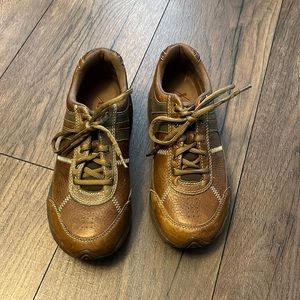 Xelero Athena woman’s tennis shoe 8.5 brown